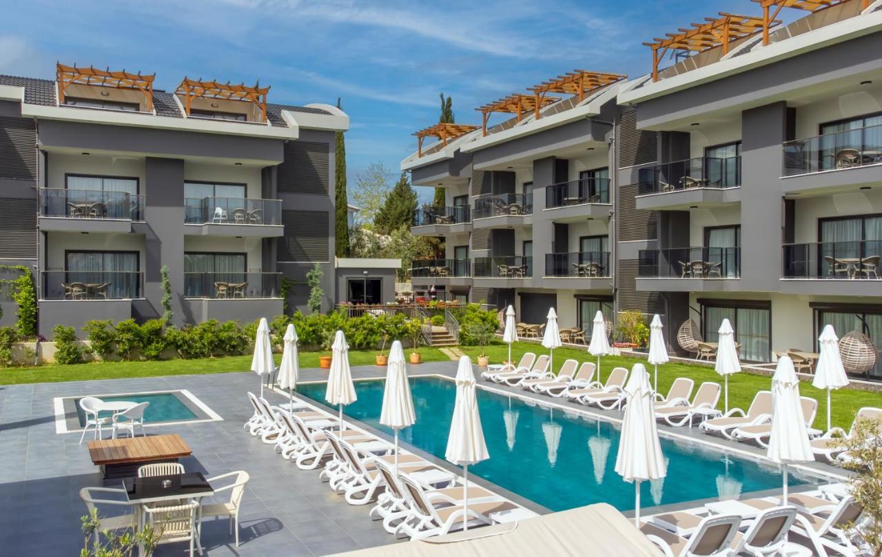 A Suite Side Exterior foto